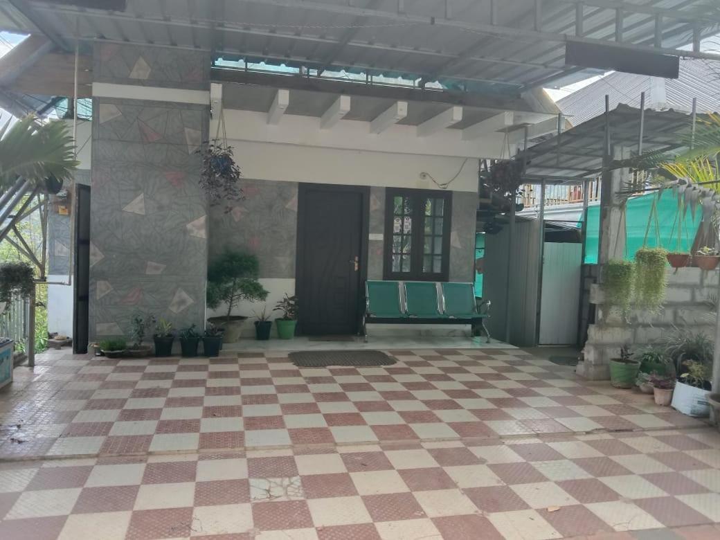 Riya Home Stay Munnar Anaviratty ภายนอก รูปภาพ