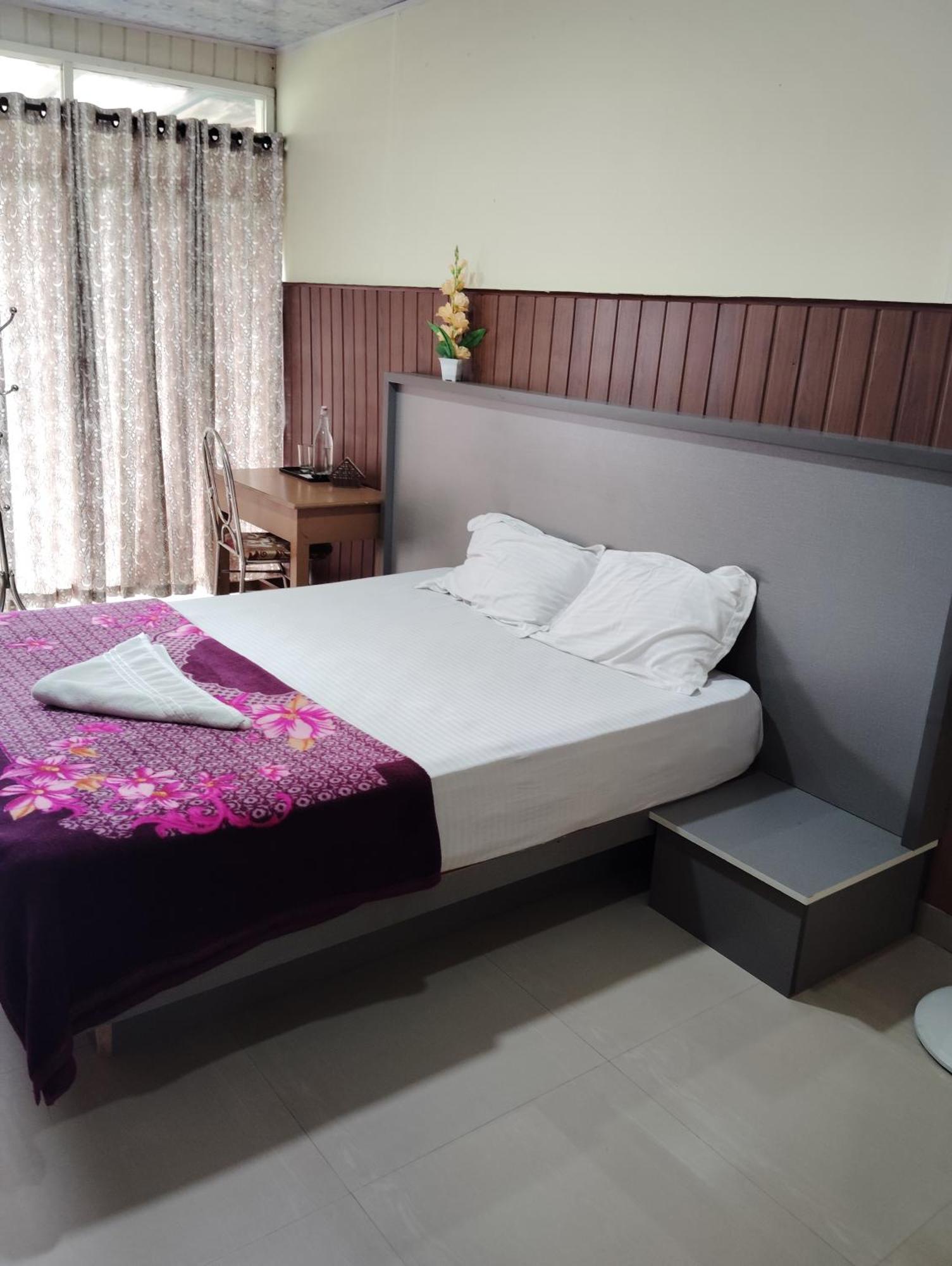 Riya Home Stay Munnar Anaviratty ภายนอก รูปภาพ